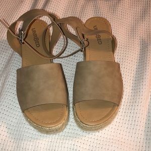 Ladies platform sandal with espadrille bottom.